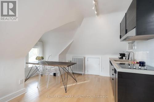 3/F - 524 Markham Street N, Toronto, ON - Indoor Photo Showing Kitchen