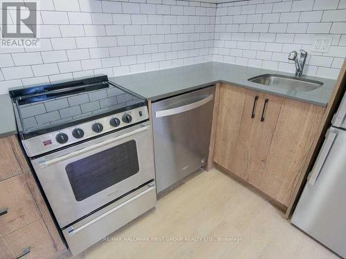 304 - 628 Danforth Avenue, Toronto, ON - Indoor Photo Showing Kitchen