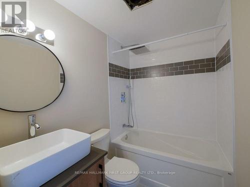 304 - 628 Danforth Avenue, Toronto, ON - Indoor Photo Showing Bathroom