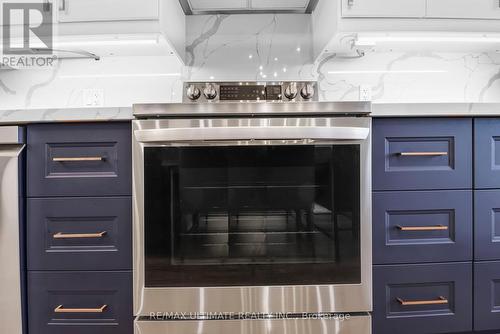 Ph501 - 38 Lee Centre Drive, Toronto, ON - Indoor Photo Showing Kitchen With Double Sink