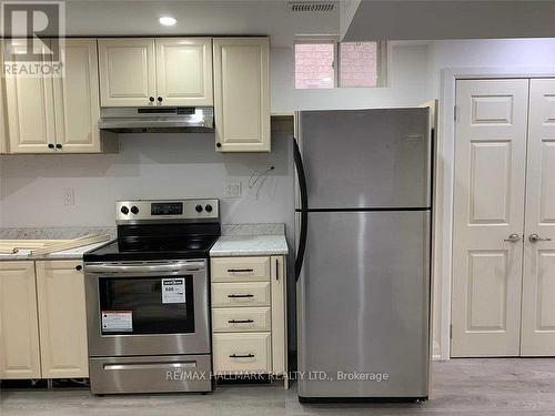 208 Starling Boulevard, Vaughan, ON - Indoor Photo Showing Kitchen With Stainless Steel Kitchen