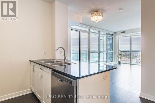 3209 - 4070 Confederation Parkway, Mississauga, ON - Indoor Photo Showing Kitchen With Double Sink