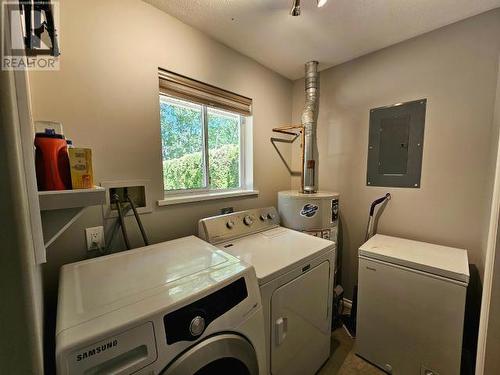 A-6855 Irvine Street, Powell River, BC - Indoor Photo Showing Laundry Room