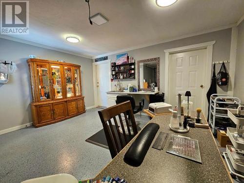 A-6855 Irvine Street, Powell River, BC - Indoor Photo Showing Dining Room