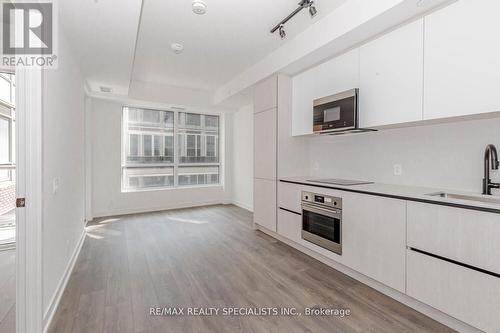 610 - 108 Peter Street, Toronto, ON - Indoor Photo Showing Kitchen