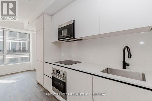 610 - 108 Peter Street, Toronto, ON - Indoor Photo Showing Kitchen