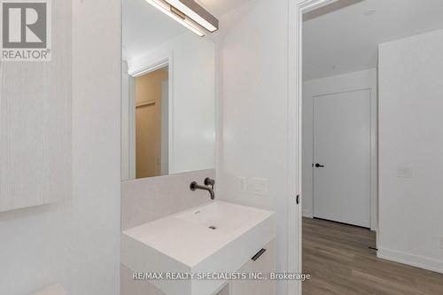 610 - 108 Peter Street, Toronto, ON - Indoor Photo Showing Bathroom