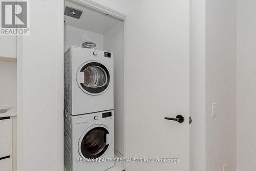 610 - 108 Peter Street, Toronto, ON - Indoor Photo Showing Laundry Room