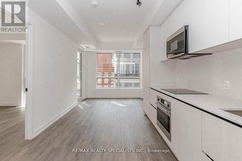 610 - 108 Peter Street, Toronto, ON - Indoor Photo Showing Kitchen