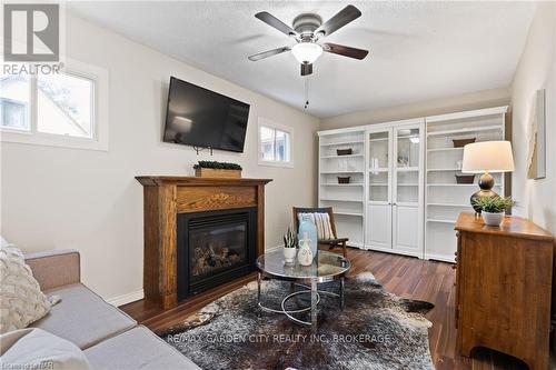 5062 Ontario Avenue, Niagara Falls (210 - Downtown), ON - Indoor Photo Showing Living Room With Fireplace