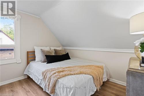 5062 Ontario Avenue, Niagara Falls (210 - Downtown), ON - Indoor Photo Showing Bedroom