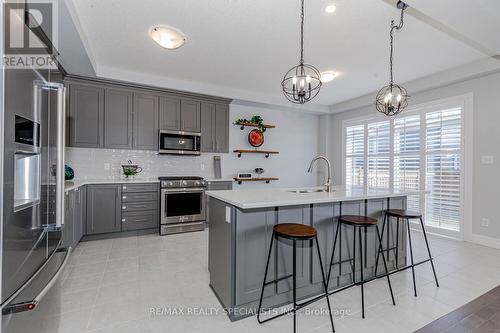 131 Freure Drive, Cambridge, ON - Indoor Photo Showing Kitchen With Upgraded Kitchen