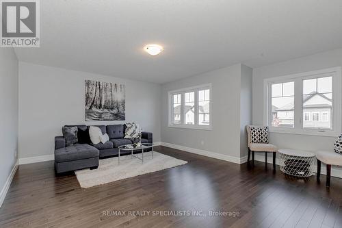 131 Freure Drive, Cambridge, ON - Indoor Photo Showing Living Room