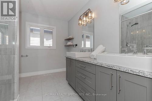 131 Freure Drive, Cambridge, ON - Indoor Photo Showing Bathroom