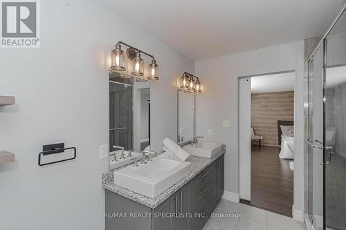 131 Freure Drive, Cambridge, ON - Indoor Photo Showing Bathroom