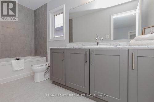 131 Freure Drive, Cambridge, ON - Indoor Photo Showing Bathroom