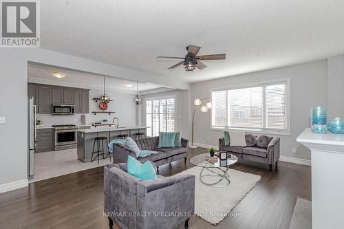 131 Freure Drive, Cambridge, ON - Indoor Photo Showing Living Room