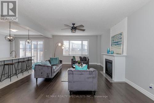 131 Freure Drive, Cambridge, ON - Indoor Photo Showing Living Room