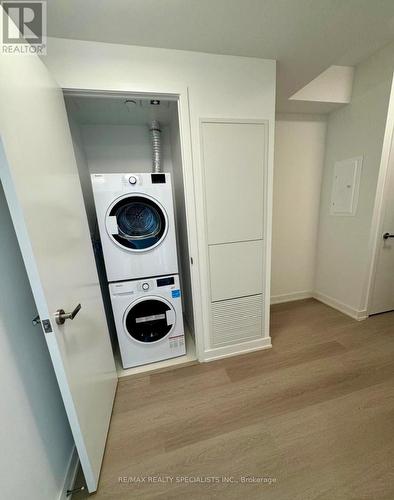 5107 - 3883 Quartz Road, Mississauga, ON - Indoor Photo Showing Laundry Room