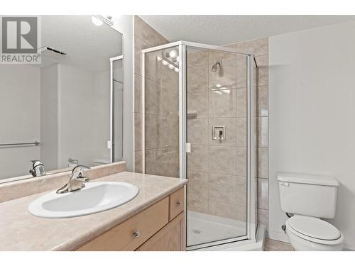 3221 Centennial Drive Unit# 210, Vernon, BC - Indoor Photo Showing Bathroom