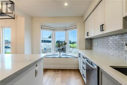 5110 Fairview Street Unit# 7, Burlington, ON - Indoor Photo Showing Kitchen