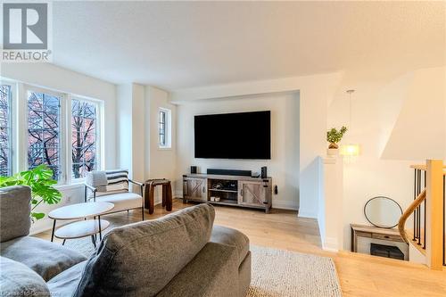 5110 Fairview Street Unit# 7, Burlington, ON - Indoor Photo Showing Living Room