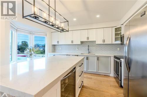 5110 Fairview Street Unit# 7, Burlington, ON - Indoor Photo Showing Kitchen With Stainless Steel Kitchen With Upgraded Kitchen