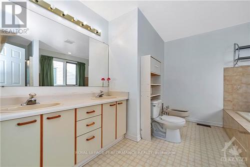 1353 Paardeburgh Avenue, Ottawa, ON - Indoor Photo Showing Bathroom