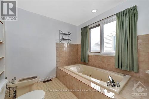 1353 Paardeburgh Avenue, Ottawa, ON - Indoor Photo Showing Bathroom