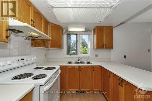 1353 Paardeburgh Avenue, Ottawa, ON - Indoor Photo Showing Kitchen With Double Sink