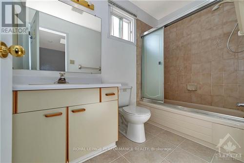 1353 Paardeburgh Avenue, Ottawa, ON - Indoor Photo Showing Bathroom