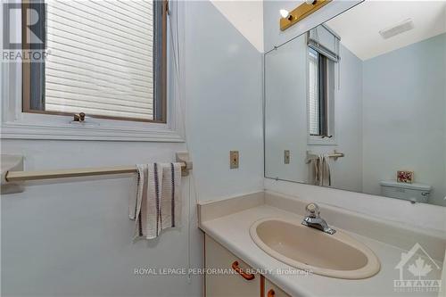 1353 Paardeburgh Avenue, Ottawa, ON - Indoor Photo Showing Bathroom