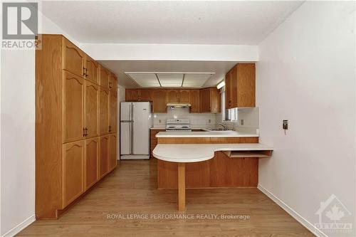 1353 Paardeburgh Avenue, Ottawa, ON - Indoor Photo Showing Kitchen