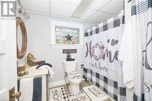 3758 Main Street, Niagara Falls (223 - Chippawa), ON - Indoor Photo Showing Bathroom