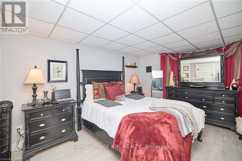 3758 Main Street, Niagara Falls (223 - Chippawa), ON - Indoor Photo Showing Bedroom