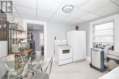 3758 Main Street, Niagara Falls (223 - Chippawa), ON - Indoor Photo Showing Kitchen