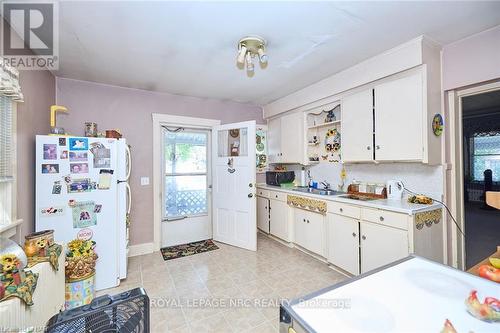 3758 Main Street, Niagara Falls (223 - Chippawa), ON - Indoor Photo Showing Kitchen With Double Sink