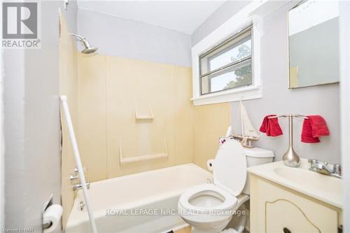 3758 Main Street, Niagara Falls (223 - Chippawa), ON - Indoor Photo Showing Bathroom