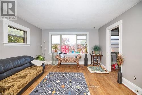 3758 Main Street, Niagara Falls (223 - Chippawa), ON - Indoor Photo Showing Living Room