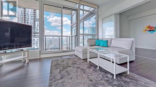 2204 - 290 Adelaide Street W, Toronto, ON - Indoor Photo Showing Living Room