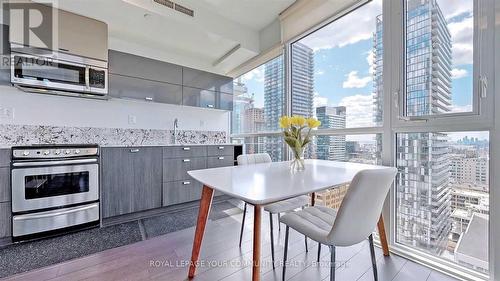 2204 - 290 Adelaide Street W, Toronto, ON - Indoor Photo Showing Kitchen