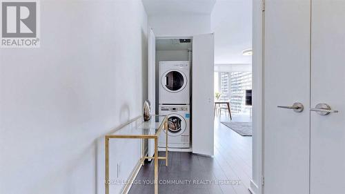 2204 - 290 Adelaide Street W, Toronto, ON - Indoor Photo Showing Laundry Room