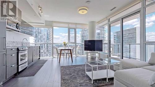 2204 - 290 Adelaide Street W, Toronto, ON - Indoor Photo Showing Living Room