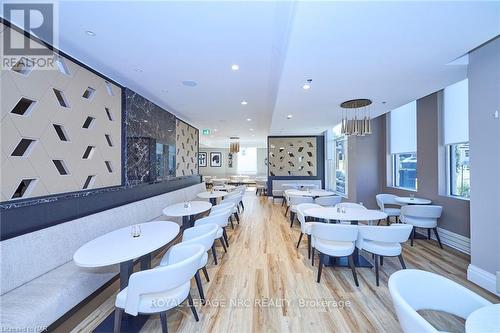 5698 Main Street, Niagara Falls, ON - Indoor Photo Showing Dining Room