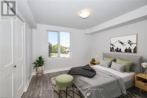 305 - 5698 Main Street, Niagara Falls, ON - Indoor Photo Showing Bedroom