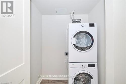 305 - 5698 Main Street, Niagara Falls, ON - Indoor Photo Showing Laundry Room