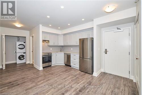 305 - 5698 Main Street, Niagara Falls, ON - Indoor Photo Showing Kitchen