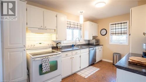 152 Copeland Street, Belmont, ON - Indoor Photo Showing Kitchen