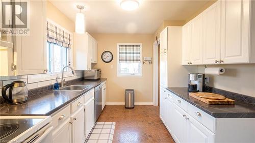 152 Copeland Street, Belmont, ON - Indoor Photo Showing Kitchen