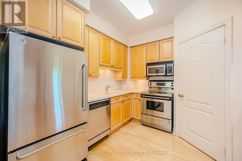 705 - 1 Lomond Drive, Toronto, ON - Indoor Photo Showing Kitchen